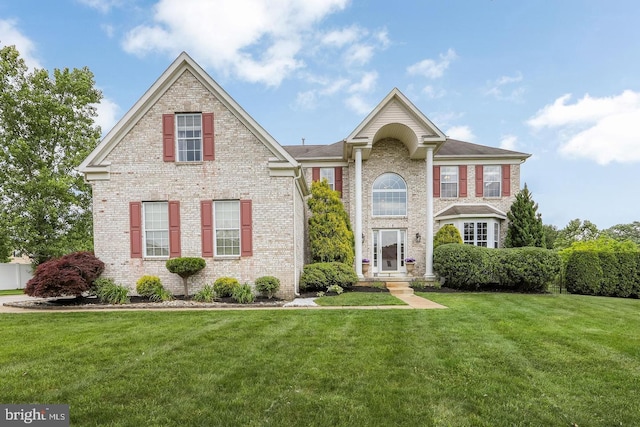 view of front of home featuring a front lawn