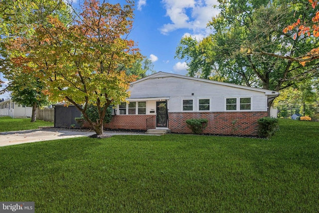 ranch-style house with a front lawn