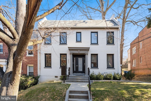 view of front of house with a front lawn