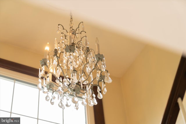 details featuring an inviting chandelier