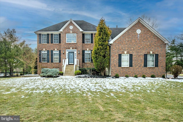 view of front of property featuring a front yard