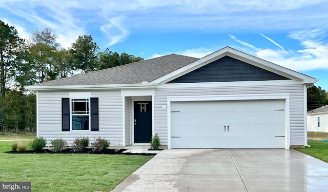 view of front of home featuring a front lawn and a garage