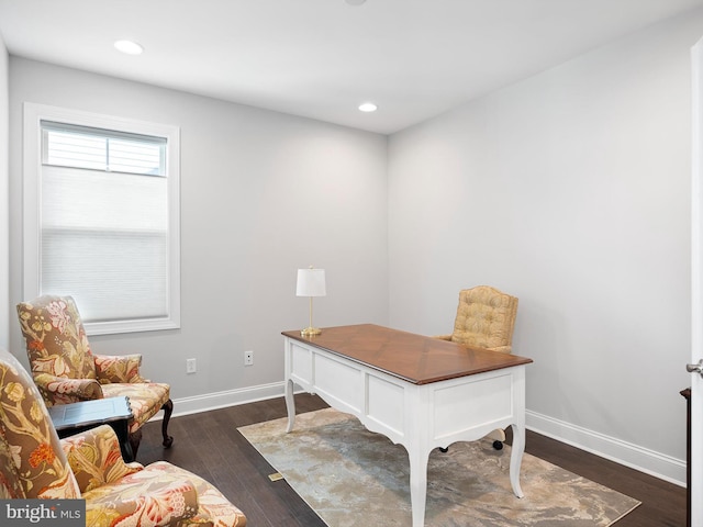 office area with dark wood-type flooring, recessed lighting, and baseboards