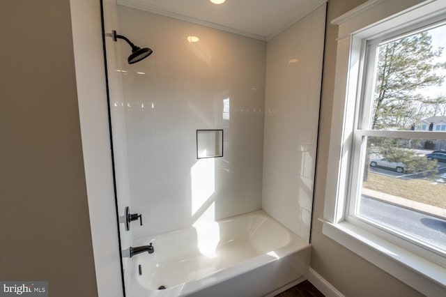 bathroom featuring tiled shower / bath