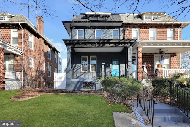 view of front of property featuring covered porch, ceiling fan, and a front lawn