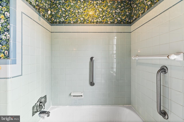 bathroom featuring a tub