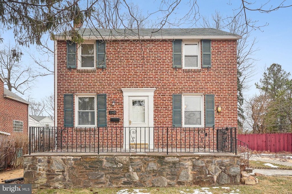 view of front of property