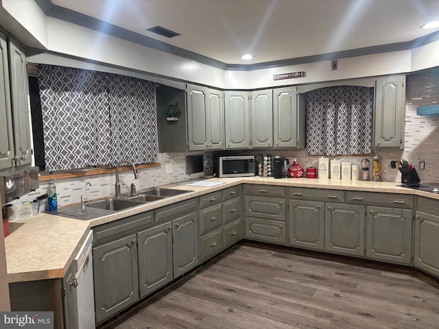 kitchen featuring gray cabinets, appliances with stainless steel finishes, dark wood-type flooring, decorative backsplash, and sink