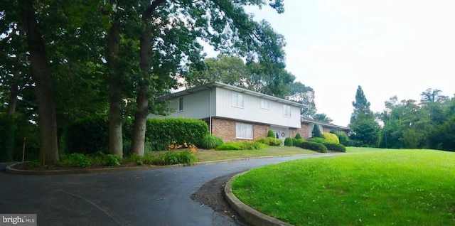 view of side of property featuring a yard