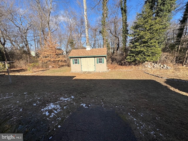 view of yard with a shed and an outbuilding