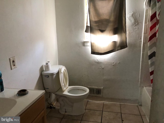 full bathroom featuring tile patterned floors, toilet, vanity, and shower / bath combo