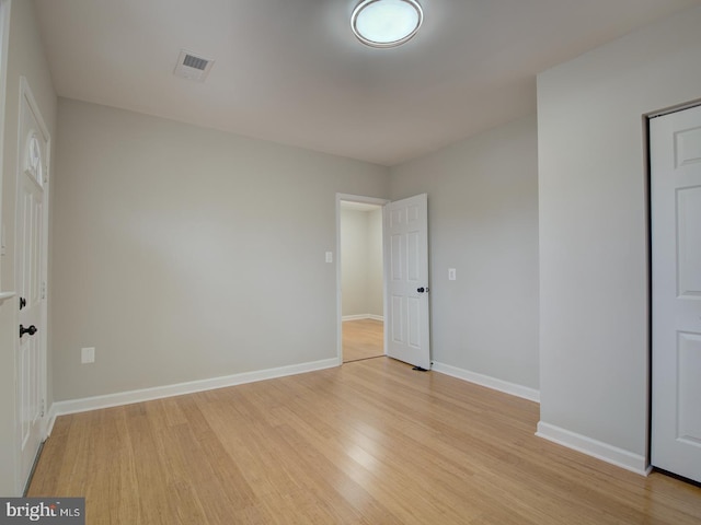 unfurnished room featuring light hardwood / wood-style flooring