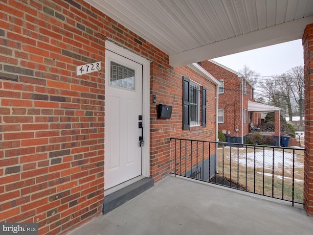 doorway to property with covered porch