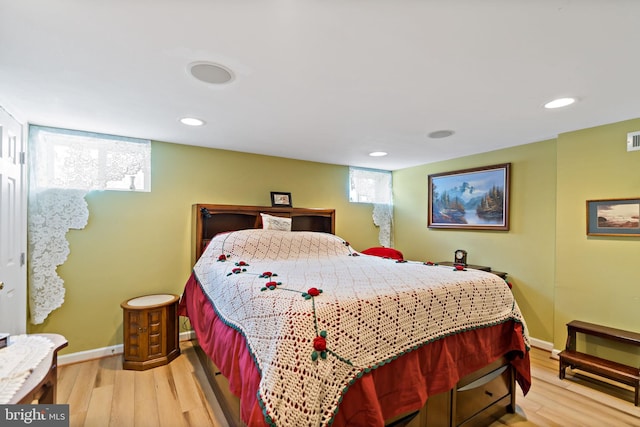 bedroom featuring baseboards, recessed lighting, visible vents, and light wood-style floors