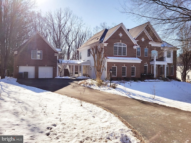 view of front property featuring a garage