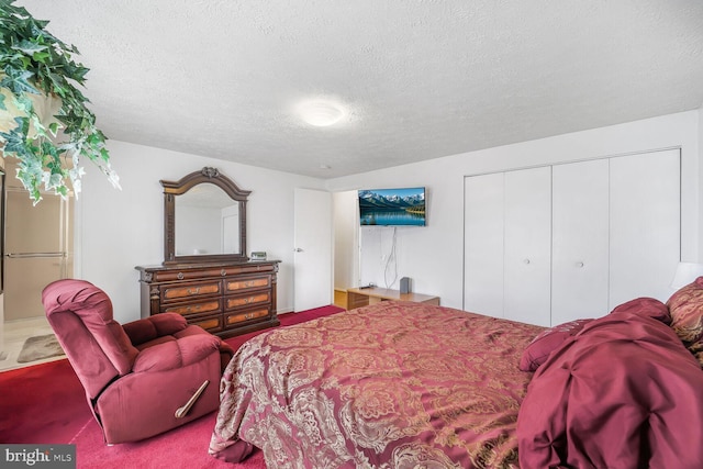 bedroom featuring a textured ceiling and a closet