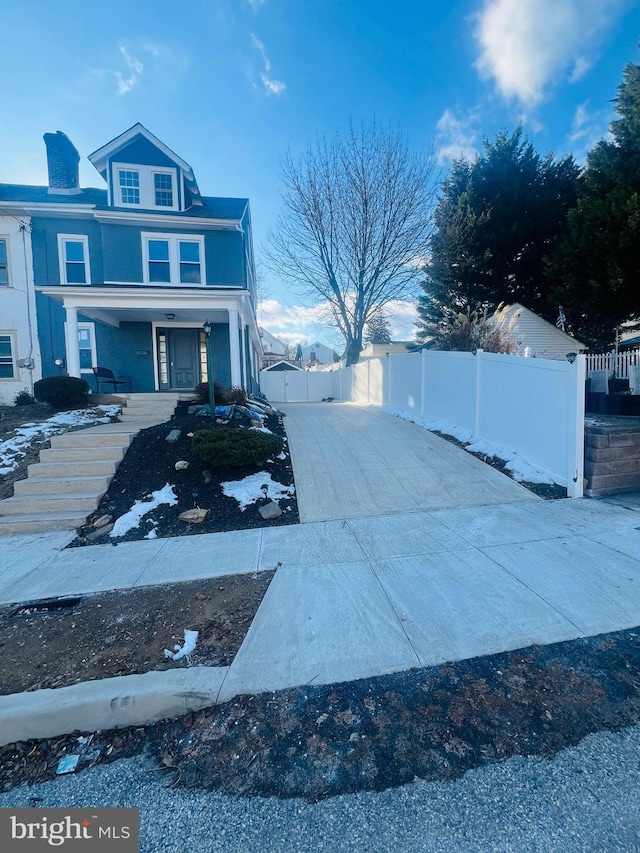 view of front of home featuring a porch