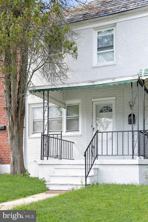 entrance to property with a yard