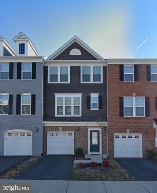 townhome / multi-family property featuring a garage