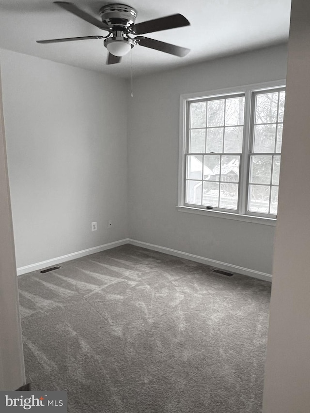 carpeted empty room featuring ceiling fan