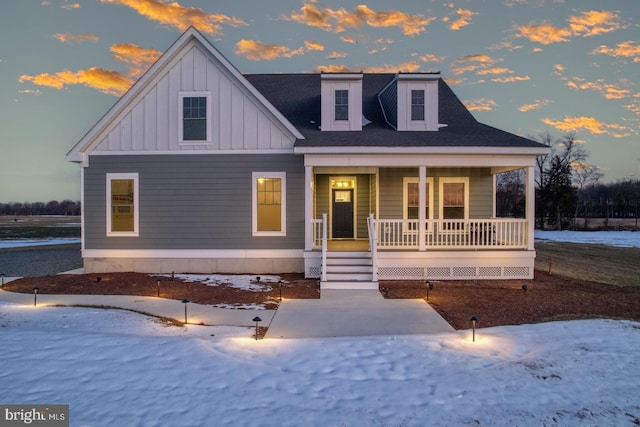 view of front of property featuring a porch