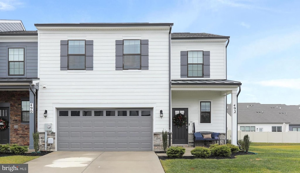 view of front of property featuring a front yard and a garage