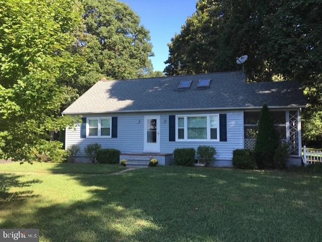 view of front of home with a front yard