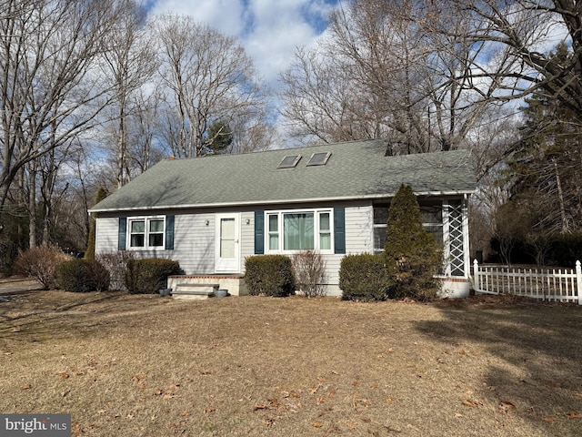 ranch-style home with a front yard