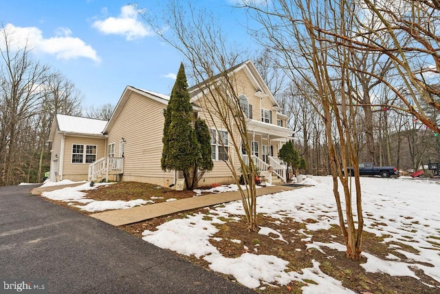 view of front property featuring a porch