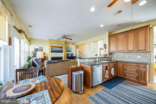 kitchen featuring visible vents, light wood-style flooring, dishwasher, and a ceiling fan