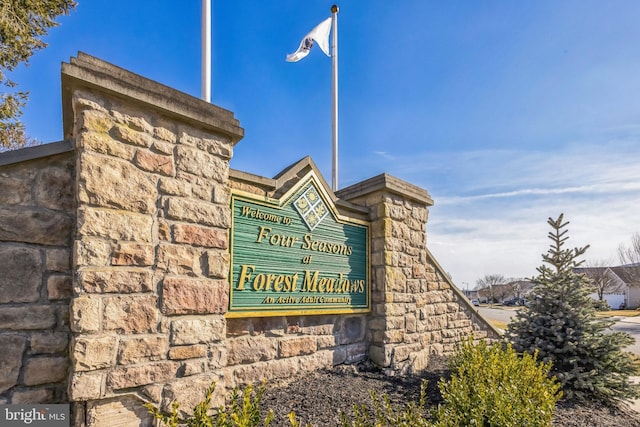 view of community / neighborhood sign