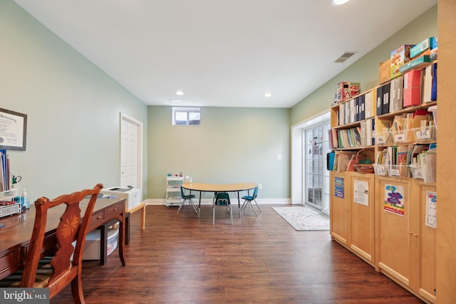 dining space featuring recessed lighting, visible vents, baseboards, and wood finished floors