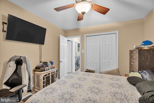 bedroom with washer / dryer, ceiling fan, and a closet