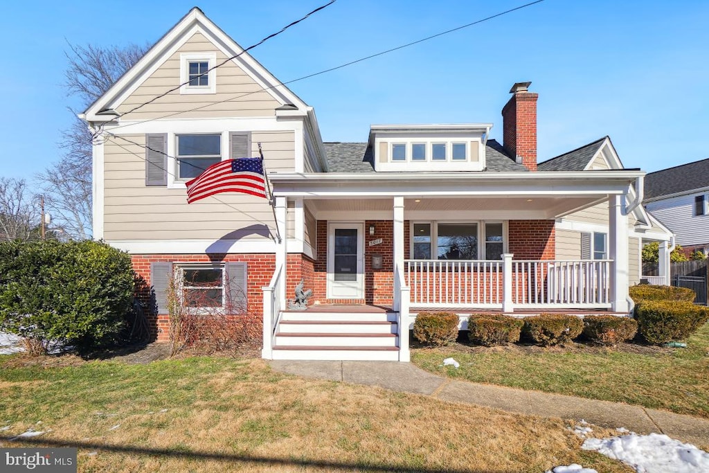 view of front of house featuring a front lawn and a porch