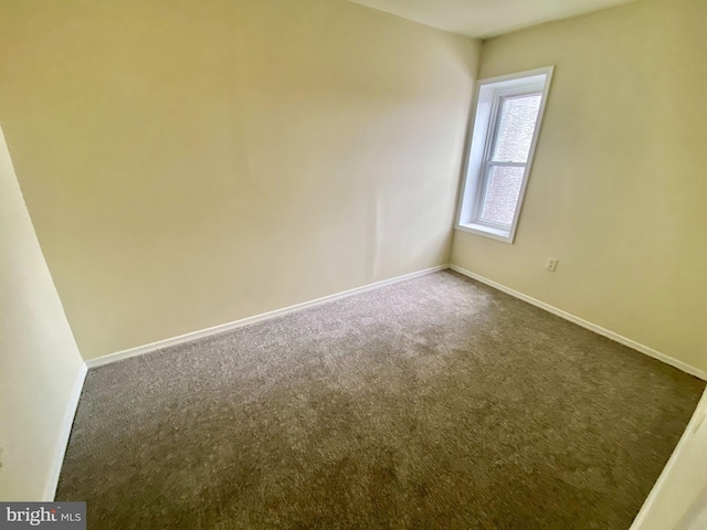 view of carpeted spare room