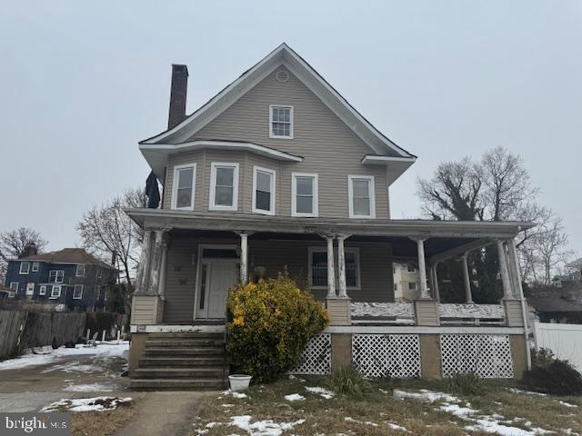 view of front of property with a porch