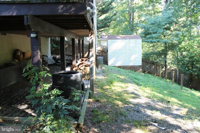 view of yard with a storage unit