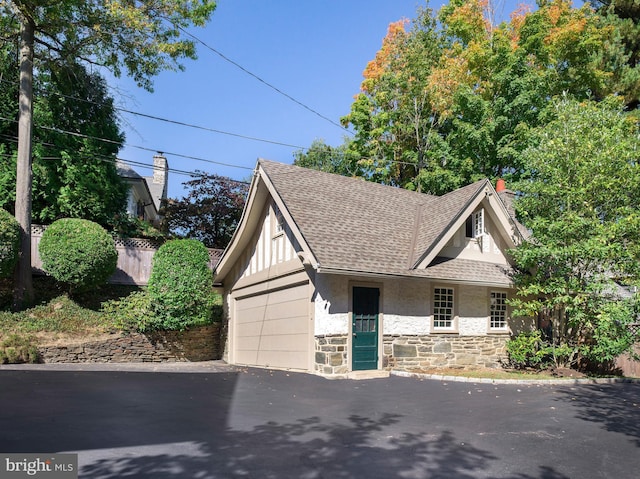 view of front facade with a garage