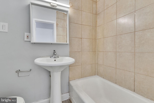 bathroom featuring a washtub