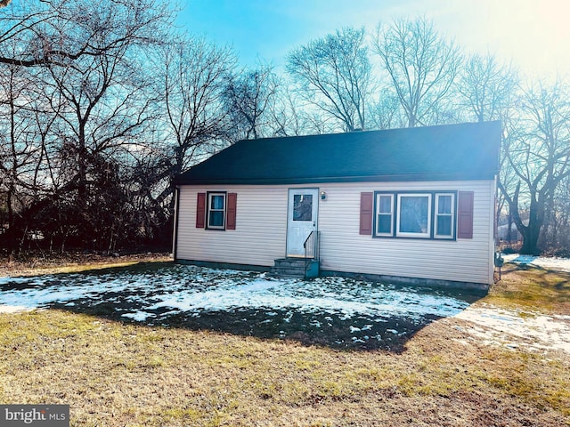 view of front of property with a front lawn