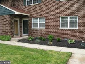 entrance to property featuring a yard