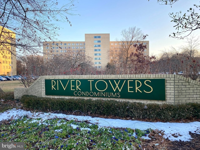 view of community / neighborhood sign