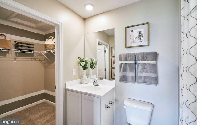 bathroom with a shower with shower curtain, vanity, and toilet