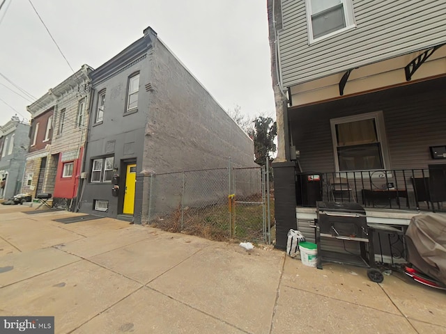 Listing photo 3 for 423 N 60th St, Philadelphia PA 19151