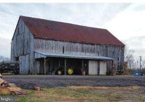 view of outdoor structure