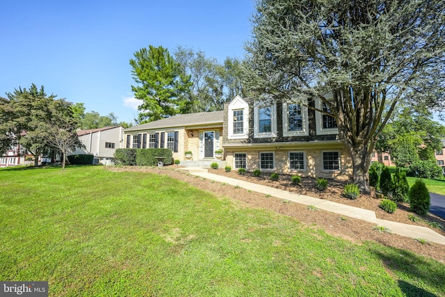 tri-level home featuring a front yard