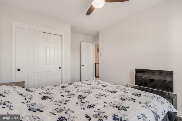 bedroom featuring ceiling fan and a closet