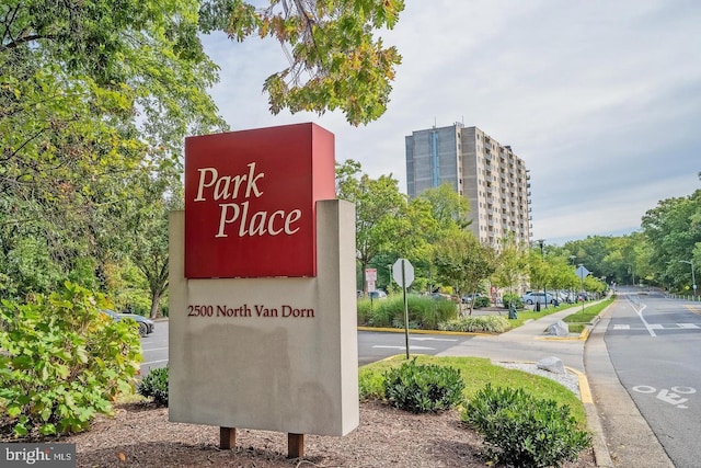 view of community / neighborhood sign