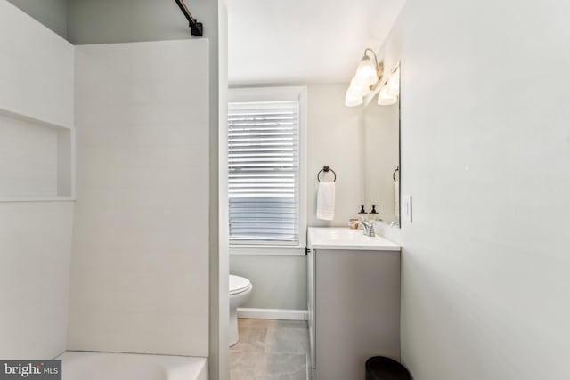 full bathroom featuring washtub / shower combination, vanity, toilet, and plenty of natural light