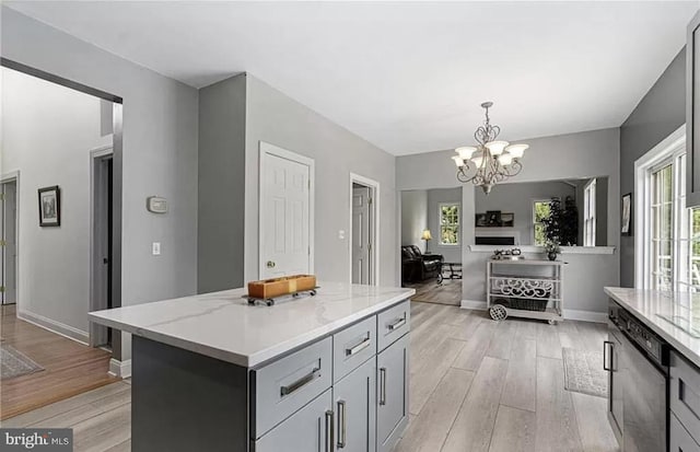 kitchen featuring a notable chandelier, light hardwood / wood-style flooring, hanging light fixtures, and a center island